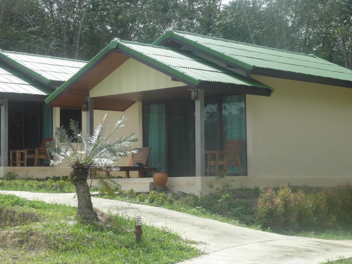 Rinna Resort Ko Mook Buitenkant foto