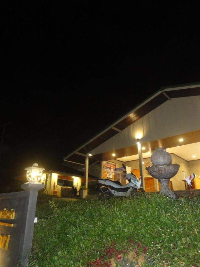 Rinna Resort Ko Mook Buitenkant foto