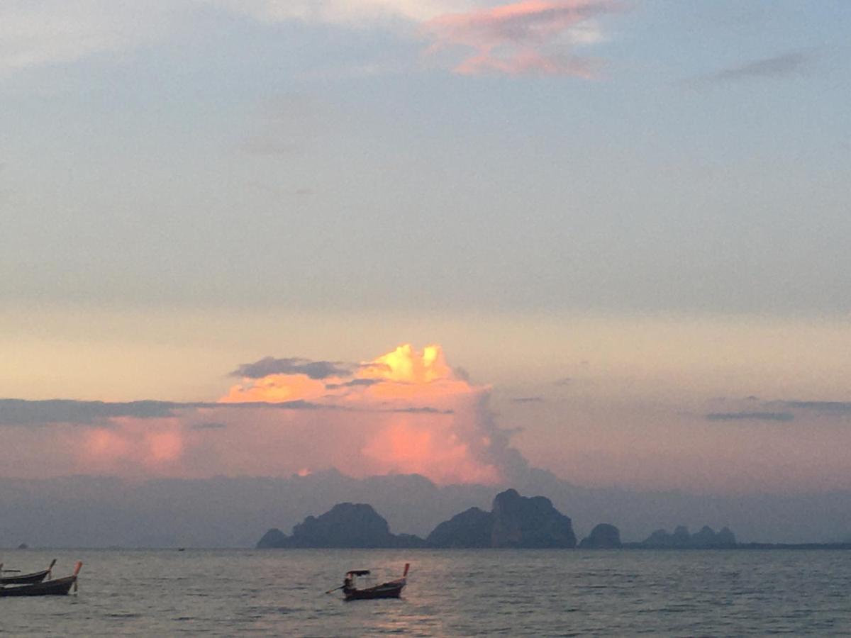Rinna Resort Ko Mook Buitenkant foto