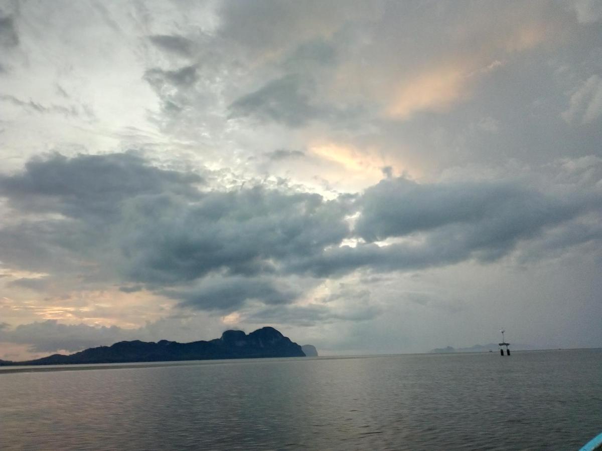 Rinna Resort Ko Mook Buitenkant foto