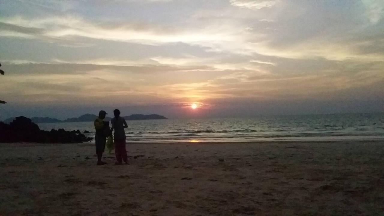 Rinna Resort Ko Mook Buitenkant foto