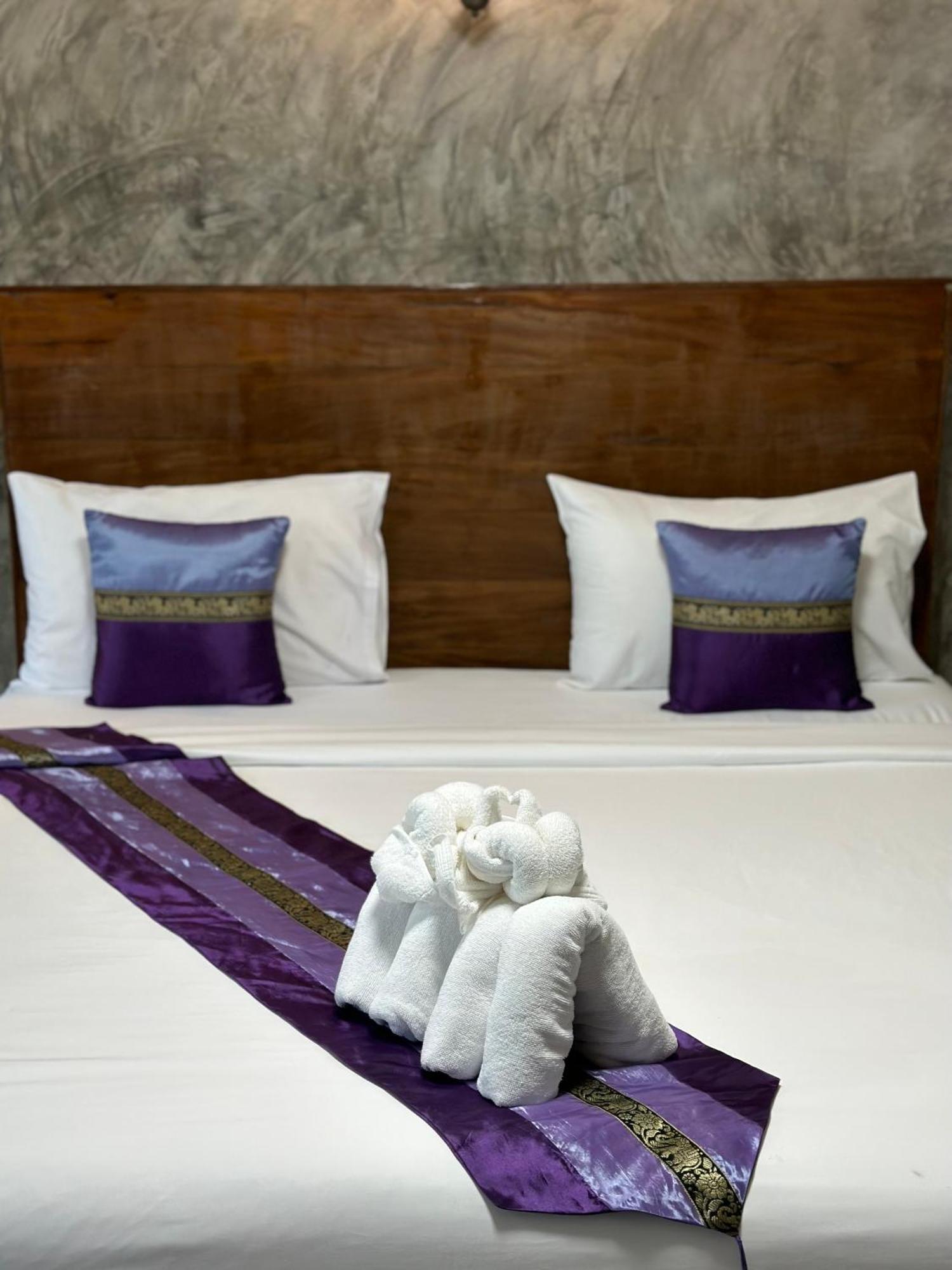 Rinna Resort Ko Mook Buitenkant foto