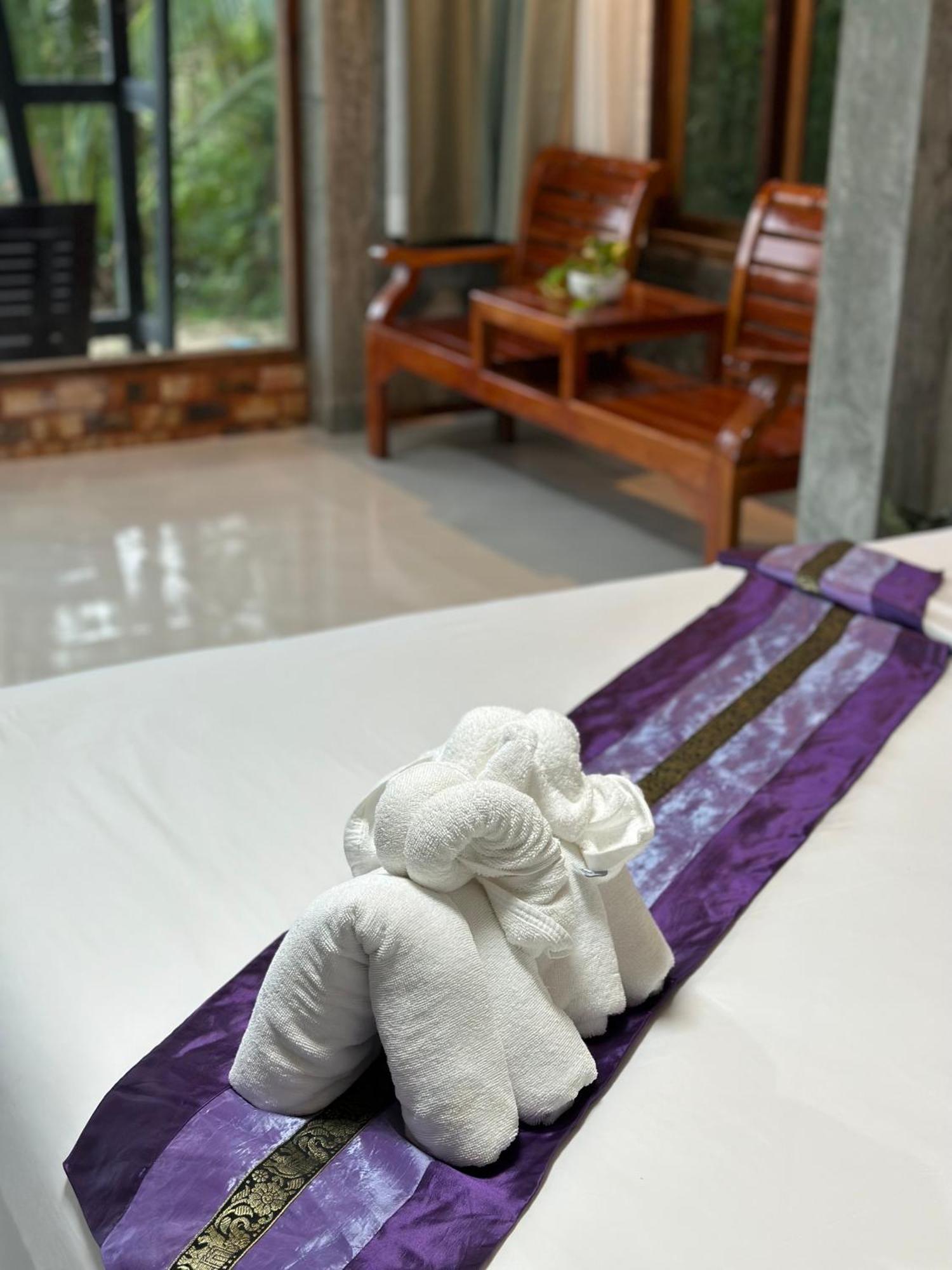 Rinna Resort Ko Mook Buitenkant foto