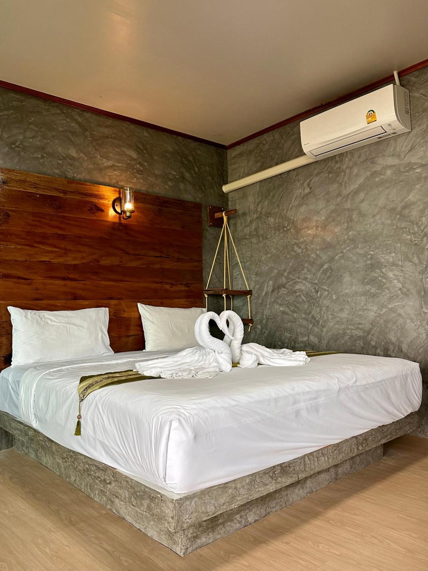 Rinna Resort Ko Mook Buitenkant foto