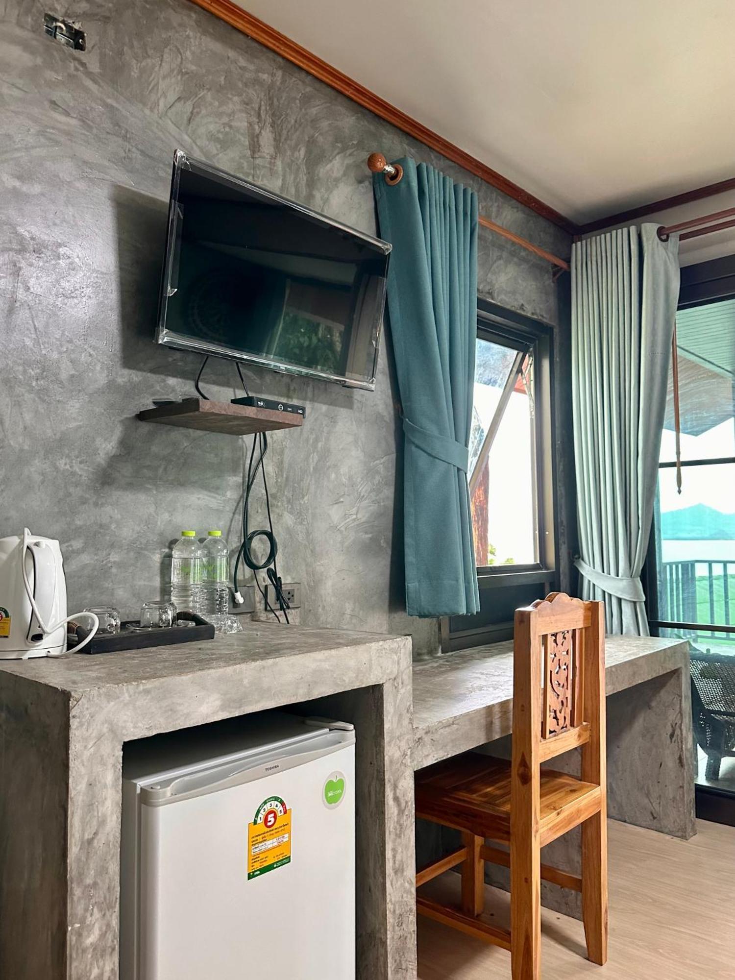 Rinna Resort Ko Mook Buitenkant foto
